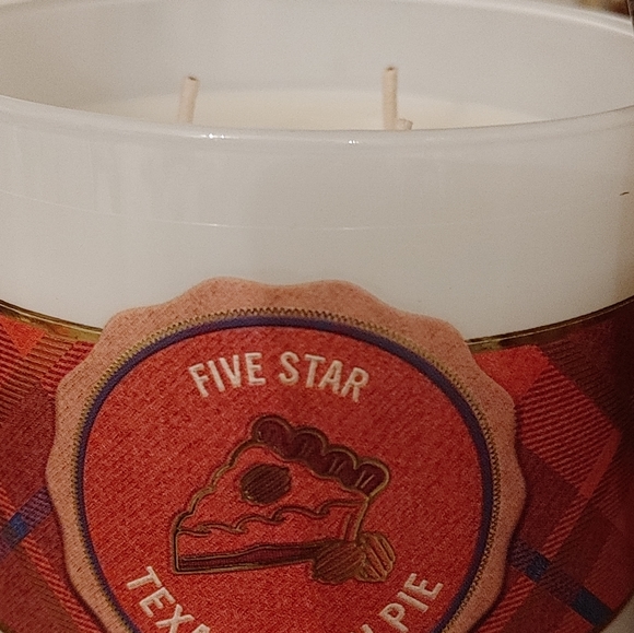 LIMITED EDITION BATH & BODY WORKS 3 WICK CANDLE TEXAS PECAN PIE - Picture 2 of 3